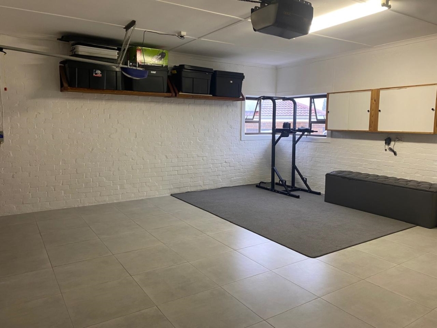 4 Bedroom Property for Sale in Die Wingerd Western Cape